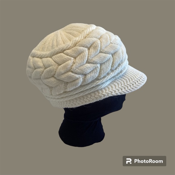 NWOT Knit newsboy styled hat. Soft fleece lining. One size. - Picture 2 of 7